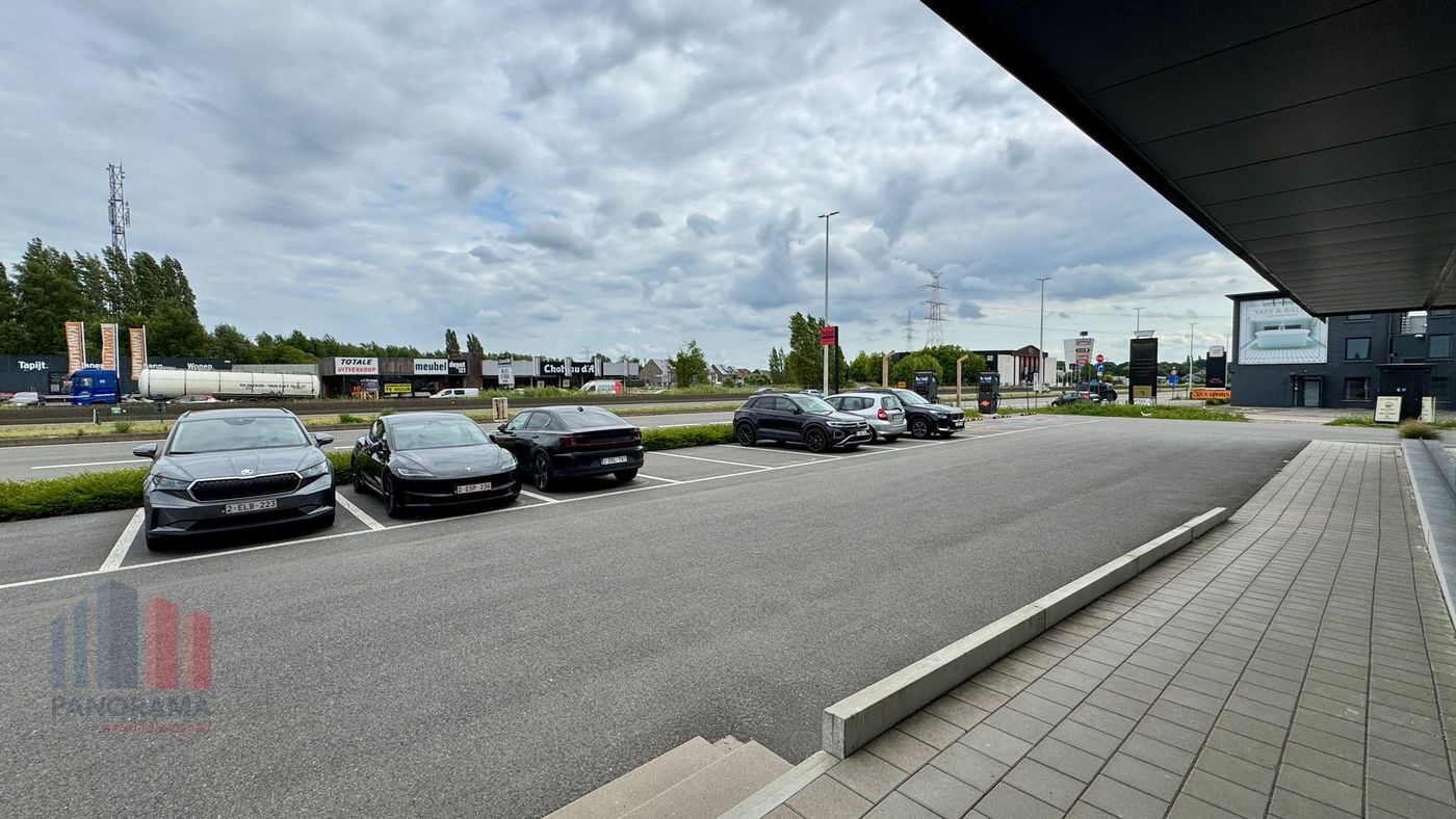 Private parking with fast chargers